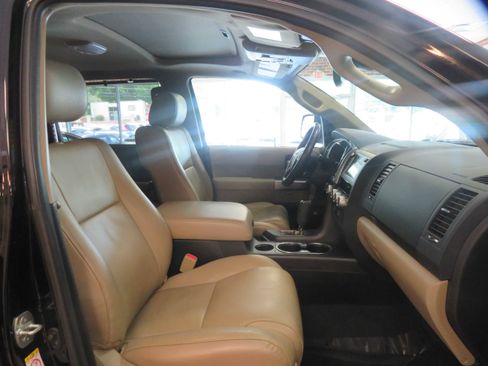 Used 2020 Toyota Sequoia Limited w/ Safety & Convenience Package AWD/4WD image 32