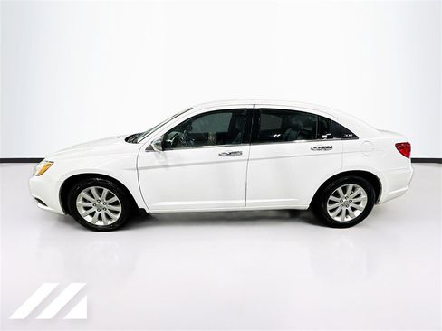 Used 2013 Chrysler 200 Limited image 8