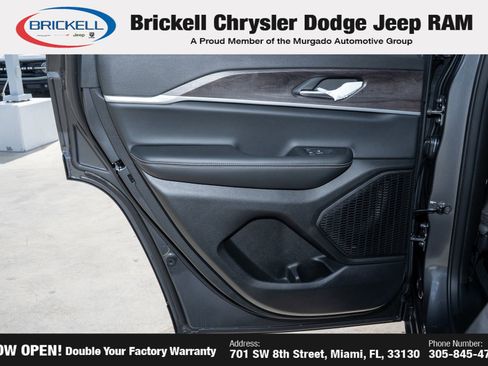 New 2025 Jeep Grand Cherokee Limited image 12