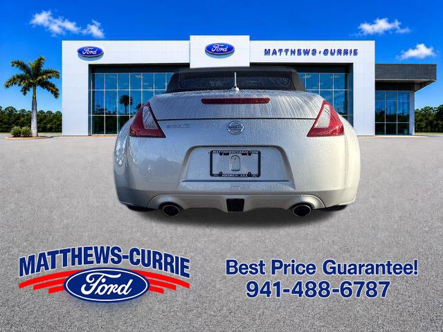 Used 2010 Nissan 370Z Touring RWD image 5