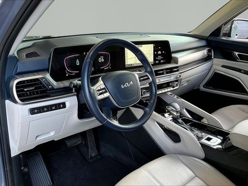 Used 2024 Kia Telluride EX w/ EX Captain's Chair Package AWD/4WD image 17