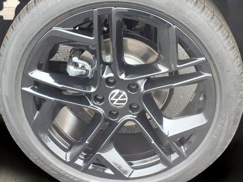 New 2026 Volkswagen Tiguan SE R-Line image 2