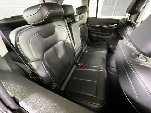 Used 2023 Jeep Grand Cherokee Limited w/ Black Appearance Package AWD/4WD image 26