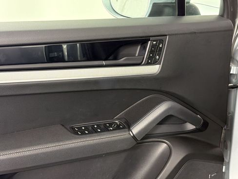 Certified 2024 Porsche Cayenne AWD/4WD image 14
