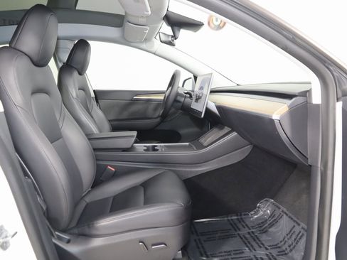 Used 2023 Tesla Model Y Long Range image 14
