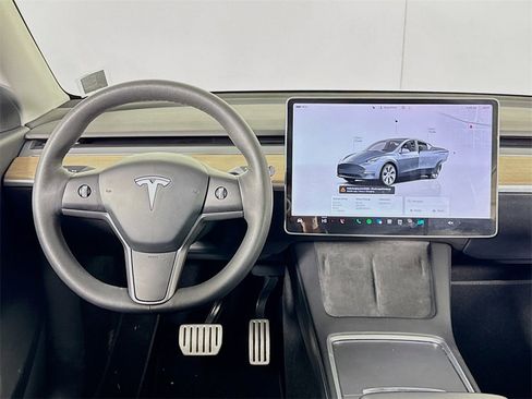 Used 2022 Tesla Model Y Performance image 11