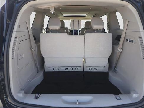 Used 2020 Chrysler Pacifica Limited image 29