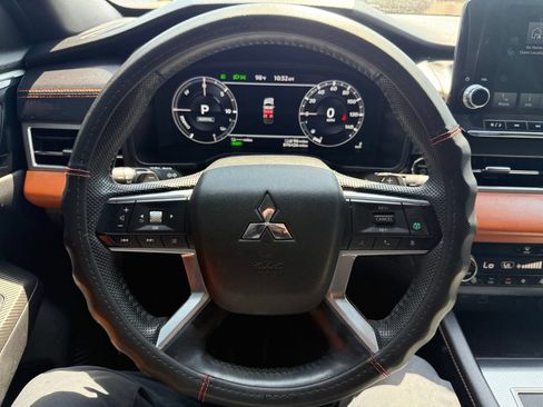 Used 2023 Mitsubishi Outlander 4WD Plug-In Hybrid image 18
