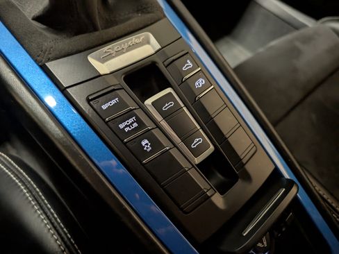 Used 2016 Porsche Boxster Spyder image 38