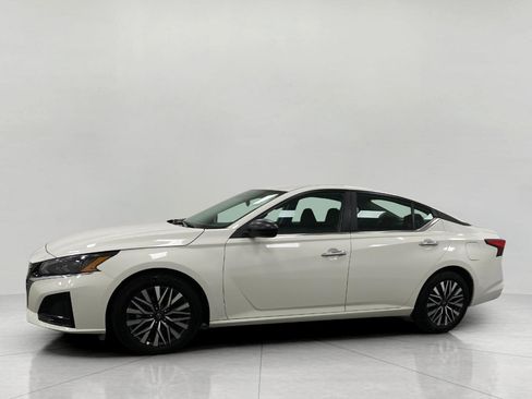 Certified 2025 Nissan Altima 2.5 SV FWD image 7