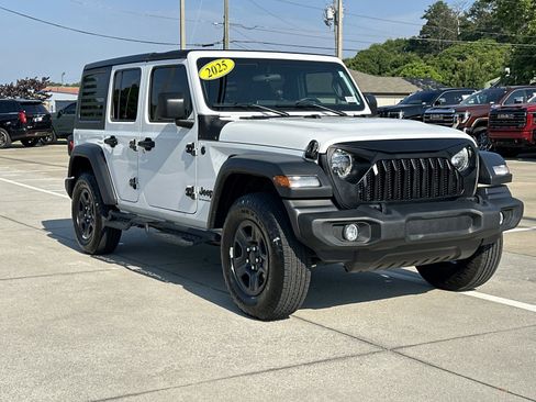 Used 2025 Jeep Wrangler Unlimited Sport AWD/4WD image 3