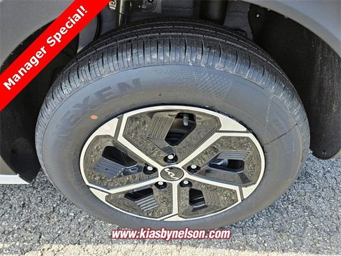 New 2025 Kia Niro EX image 9