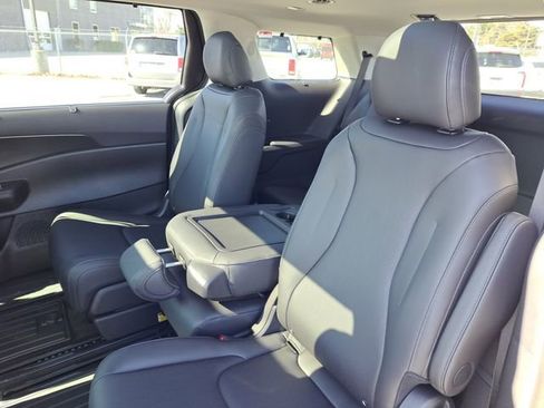 New 2026 Kia Carnival SX w/ SX Dark Edition Package FWD image 20