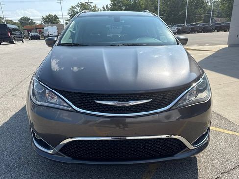 Used 2017 Chrysler Pacifica Touring-L Plus FWD image 12