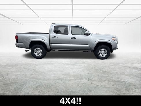 Used 2022 Toyota Tacoma SR image 3