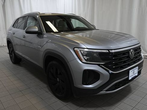 Used 2024 Volkswagen Atlas Cross Sport SE w/ Panoramic Sunroof Package AWD/4WD image 15
