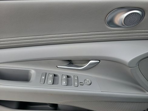 Used 2025 Hyundai Elantra SEL image 8