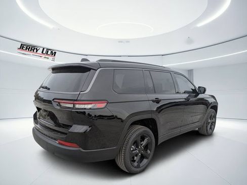 New 2026 Jeep Grand Cherokee L Limited w/ Limited Altitude Package RWD image 3