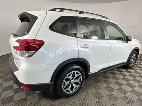 Used 2023 Subaru Forester Premium AWD/4WD image 2