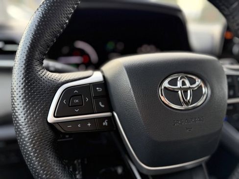 Used 2021 Toyota Sienna XLE image 15