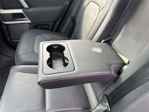 Used 2023 Land Rover Defender 110 X-Dynamic SE image 12