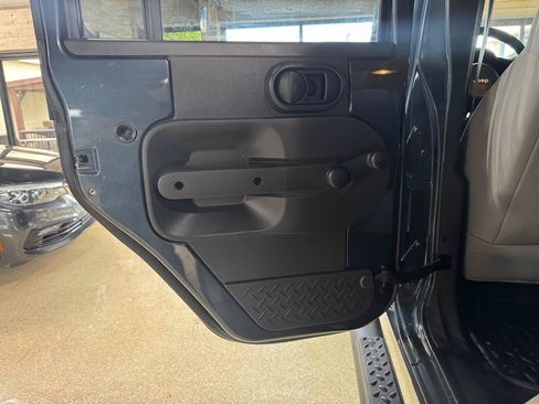 Used 2008 Jeep Wrangler Unlimited X AWD/4WD image 16
