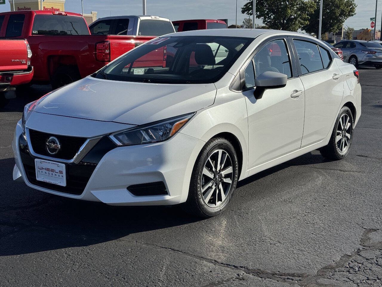 Used 2022 Nissan Versa SV FWD image 9