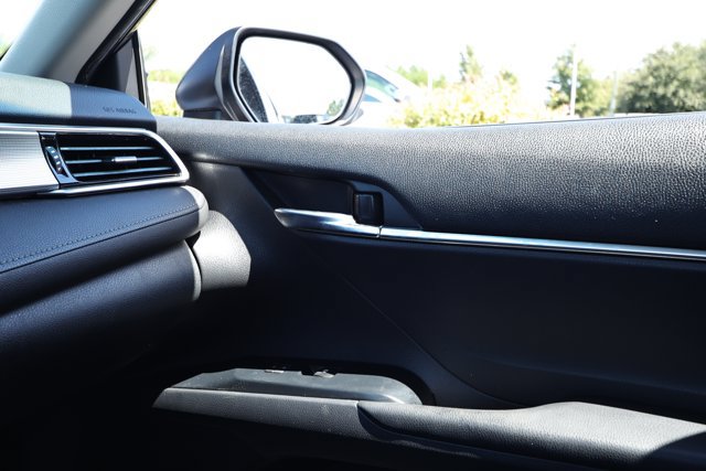 Used 2018 Toyota Camry SE FWD image 24
