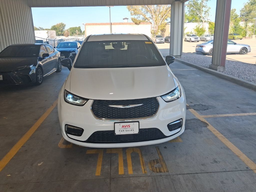 Used 2025 Chrysler Pacifica Select FWD image 5