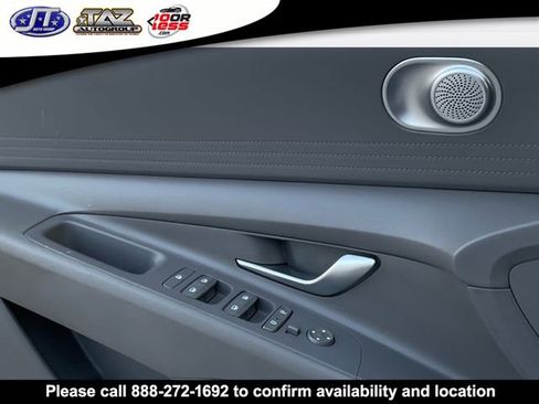 Used 2022 Hyundai Elantra SE image 11