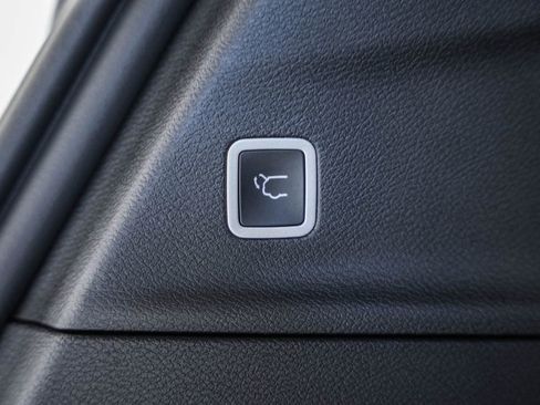 New 2026 Chrysler Pacifica Select image 9