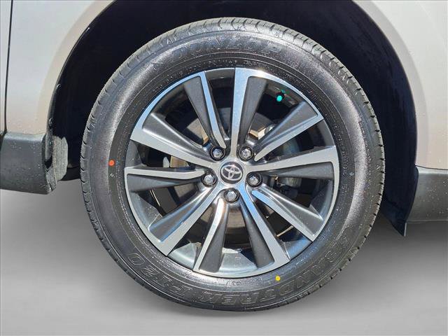 Used 2024 Toyota Venza LE AWD/4WD image 22