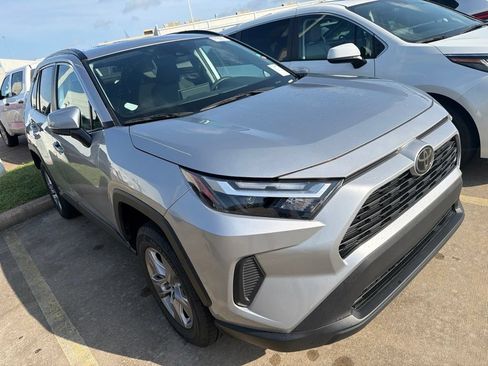 Used 2025 Toyota RAV4 XLE FWD image 6
