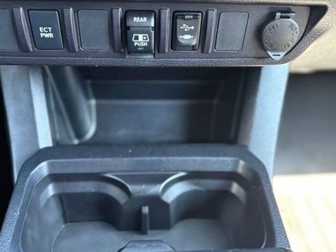 Used 2018 Toyota Tacoma TRD Sport AWD/4WD image 29