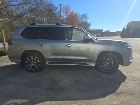 Used 2020 Lexus LX 570 4WD w/ 3rd Row & Luxury Pkg image 9