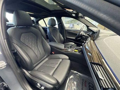 Used 2021 BMW 530i xDrive w/ Premium Package image 27