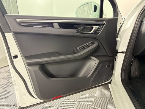 Certified 2026 Porsche Macan AWD/4WD image 28