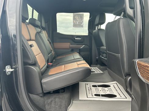 Used 2022 Chevrolet Silverado 1500 High Country w/ Technology Package image 12