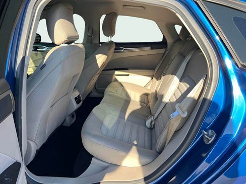 Used 2017 Ford Fusion SE FWD image 8