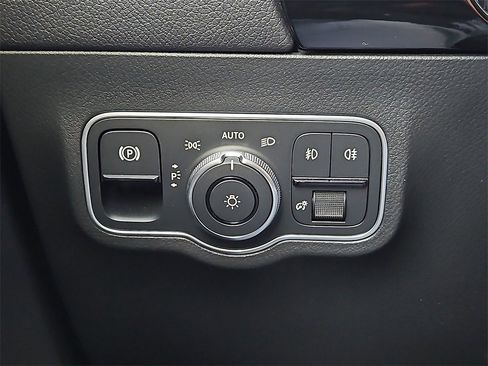 Certified 2025 Mercedes-Benz GLA 250 image 23