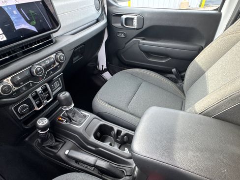 Used 2025 Jeep Wrangler Unlimited Sport AWD/4WD image 21