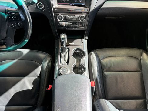 Used 2016 Ford Explorer XLT w/ Equipment Group 202A AWD/4WD image 19