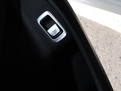 Used 2015 Mercedes-Benz S 550 Sedan image 32