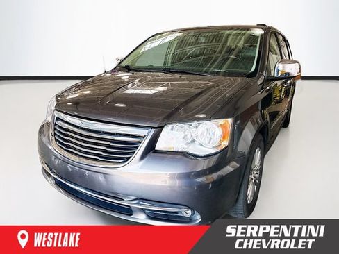 Used 2015 Chrysler Town & Country Touring-L w/ Driver Convenience Group FWD image 1
