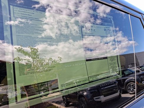 New 2025 Land Rover Range Rover Long Wheelbase SE image 22