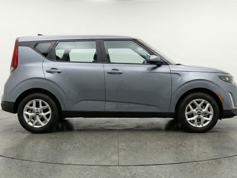 Used 2025 Kia Soul LX w/ LX Technology Package FWD image 11
