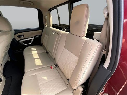 Used 2018 Nissan Titan SV w/ SV Convenience Package RWD image 19