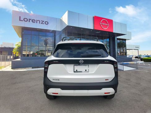 New 2026 Nissan Kicks SR w/ Cold Weather Package FWD image 5
