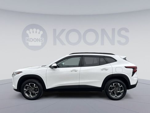 Used 2024 Chevrolet Trax LT w/ Driver Confidence Package image 2