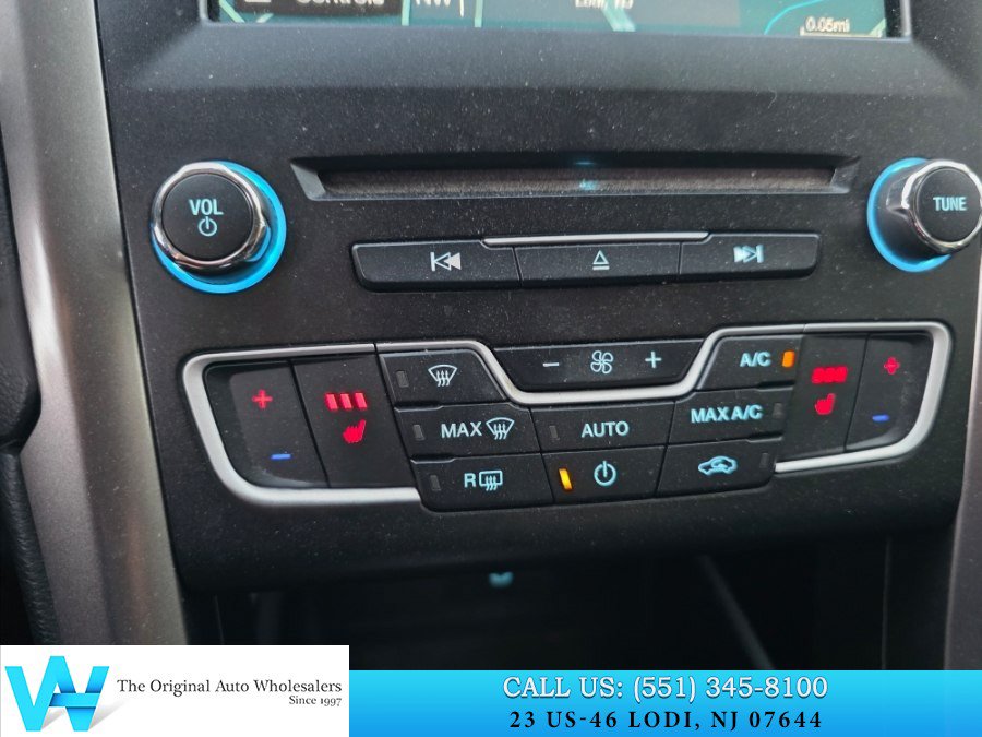 Used 2017 Ford Fusion SE w/ Fusion SE Technology Package AWD/4WD image 21